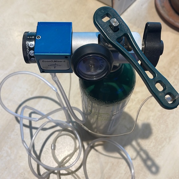 Oxygen Tank - Picture 2 of 4